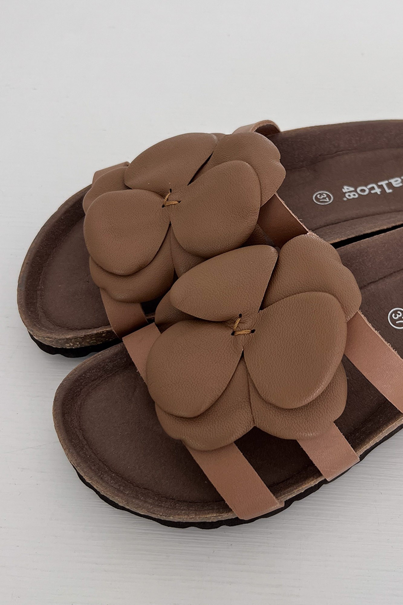 Ss26 ciabatta fiore marrone 2