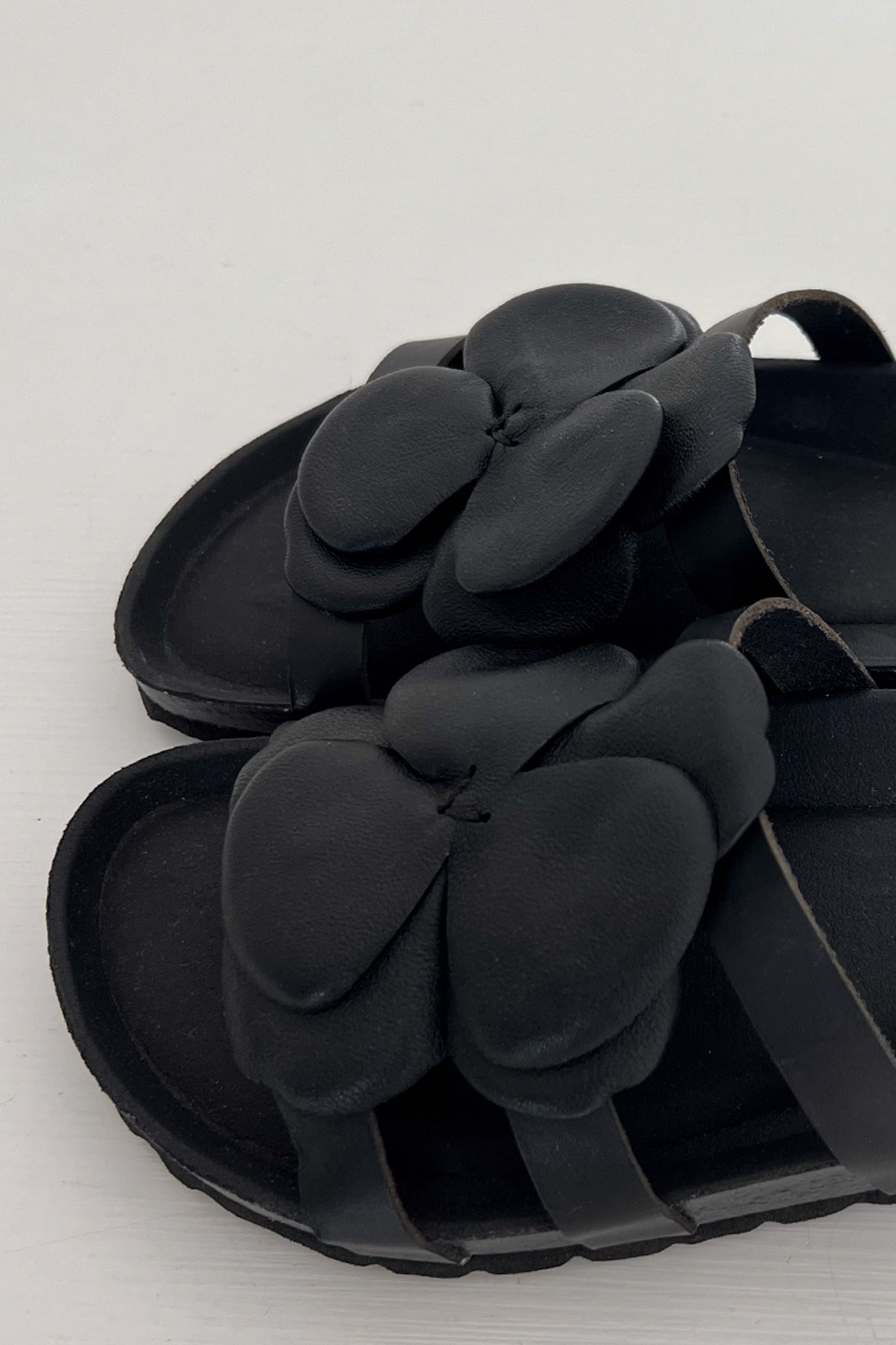 Ss26 ciabatta fiore nero 2